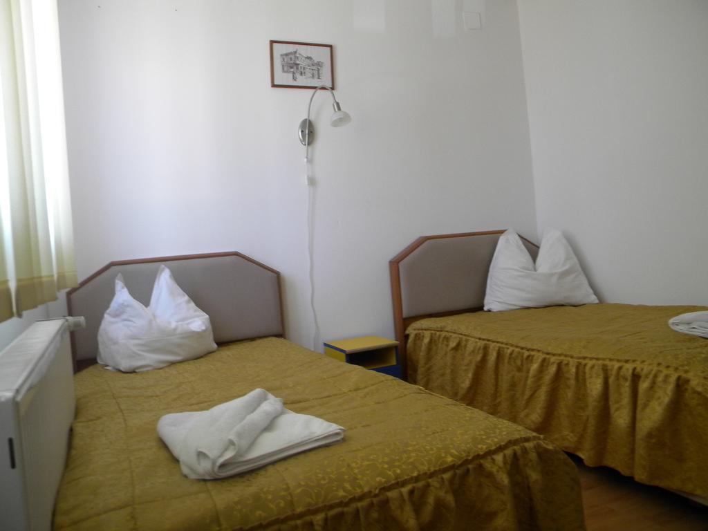 Hotel River Târgu Jiu Quarto foto