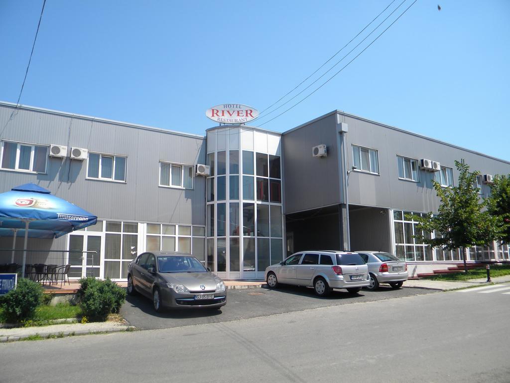 Hotel River Târgu Jiu Quarto foto